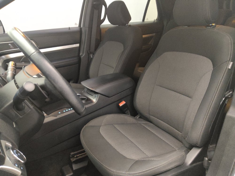 Used 2017 Ford Explorer XLT image 17
