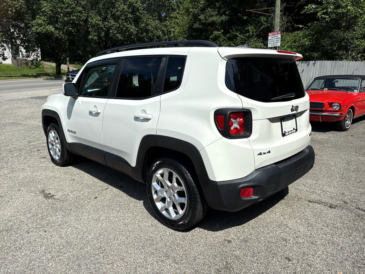 Used 2016 Jeep Renegade Latitude w/ Popular Equipment Group image 3