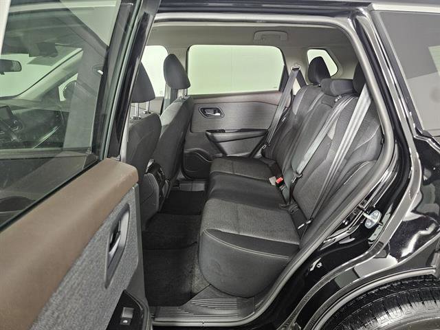 Used 2023 Nissan Rogue SV image 22