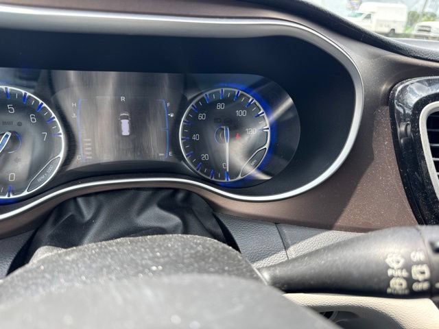 Used 2017 Chrysler Pacifica Touring FWD image 31