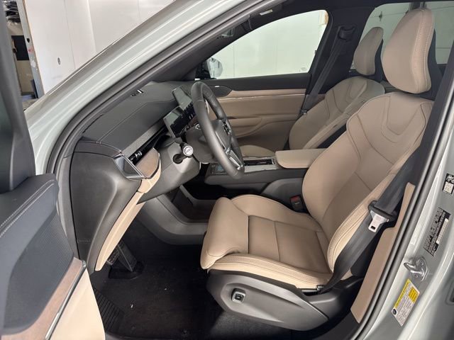 New 2025 Volvo EX90 Plus image 12
