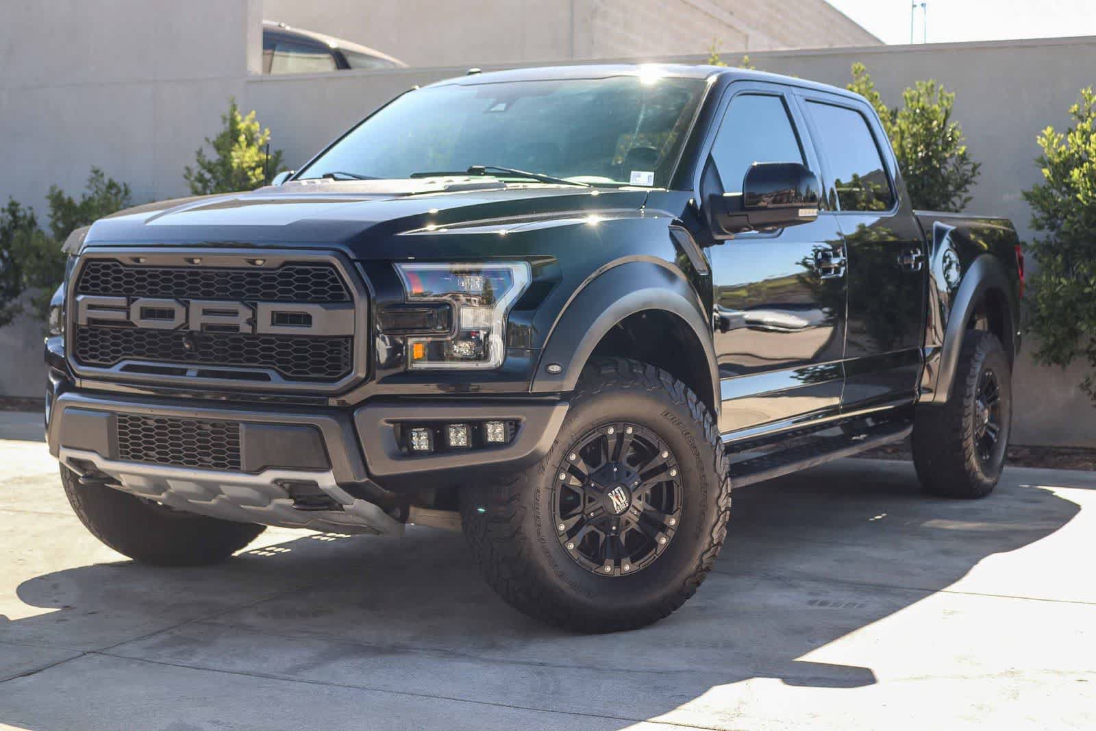 Used 2018 Ford F150 Raptor w/ Equipment Group 802A Luxury AWD/4WD image 1