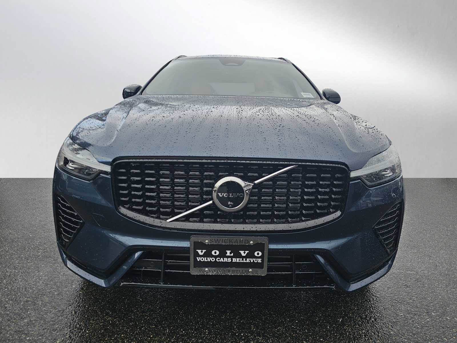 Certified 2025 Volvo XC60 T8 Ultra w/ Protection Package Premier image 8