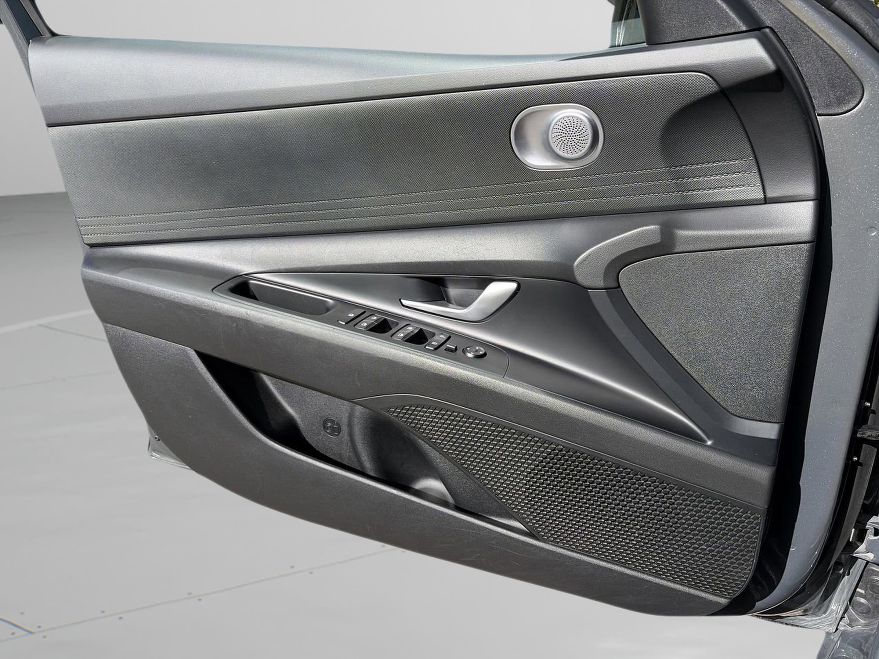 Used 2024 Hyundai Elantra SEL image 17