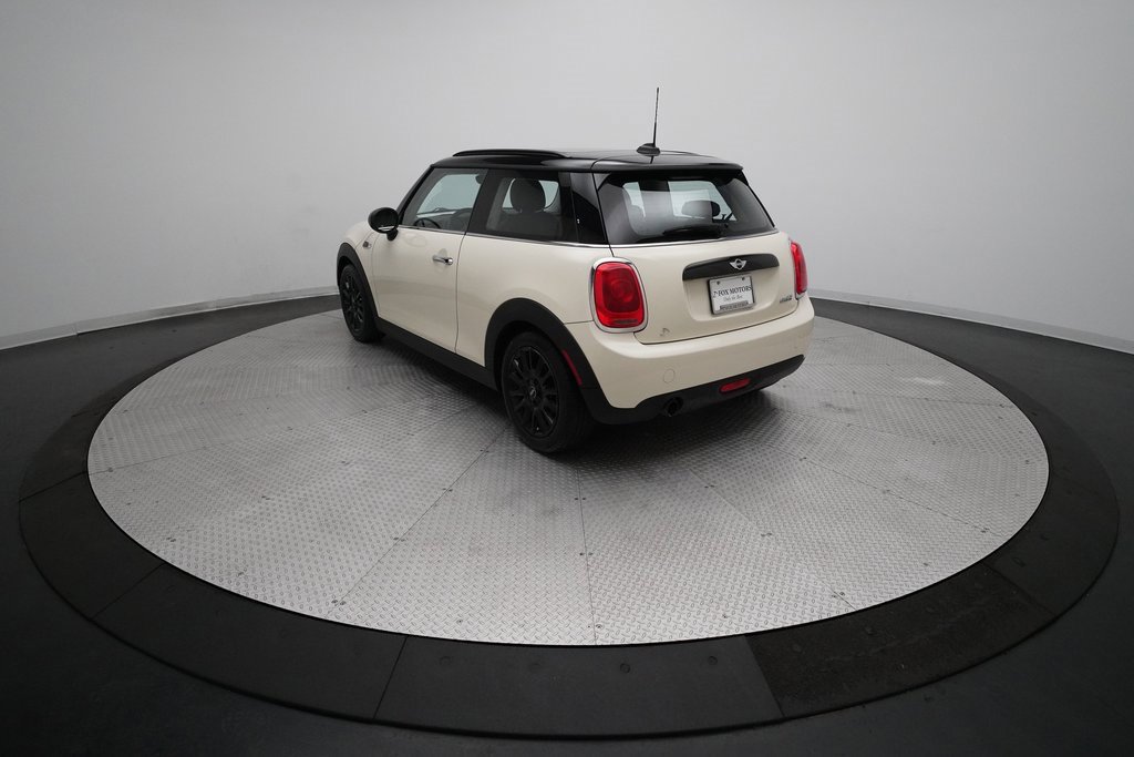 Used 2017 MINI Cooper 2-Door Hardtop image 32