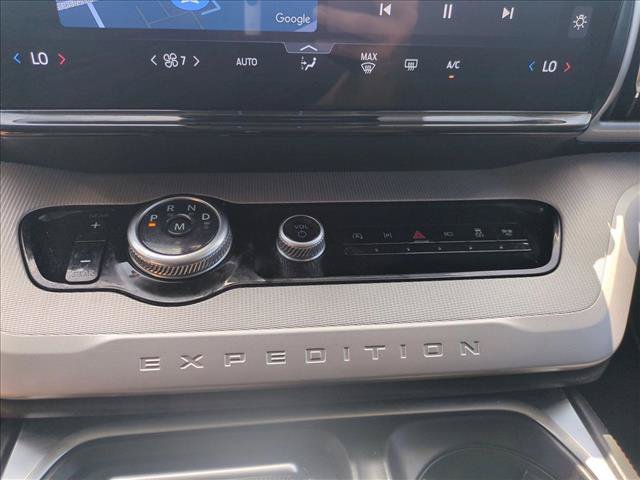 Used 2025 Ford Expedition Active RWD image 12