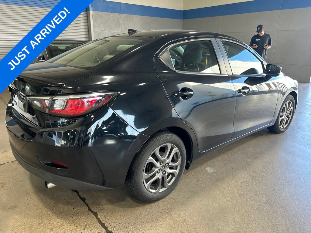 Used 2019 Toyota Yaris LE FWD image 3