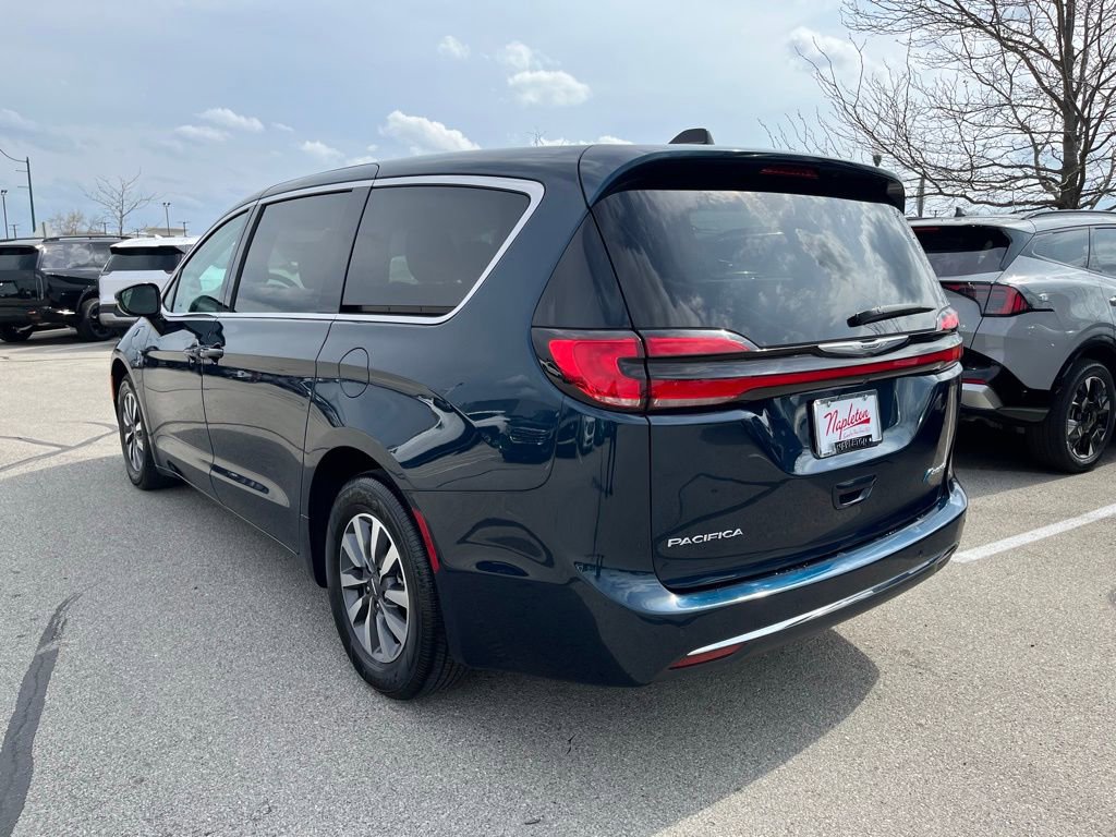 Used 2024 Chrysler Pacifica Select image 5