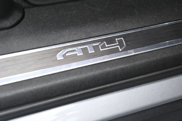 Used 2023 GMC Yukon AT4 w/ Technology Package AWD/4WD image 32