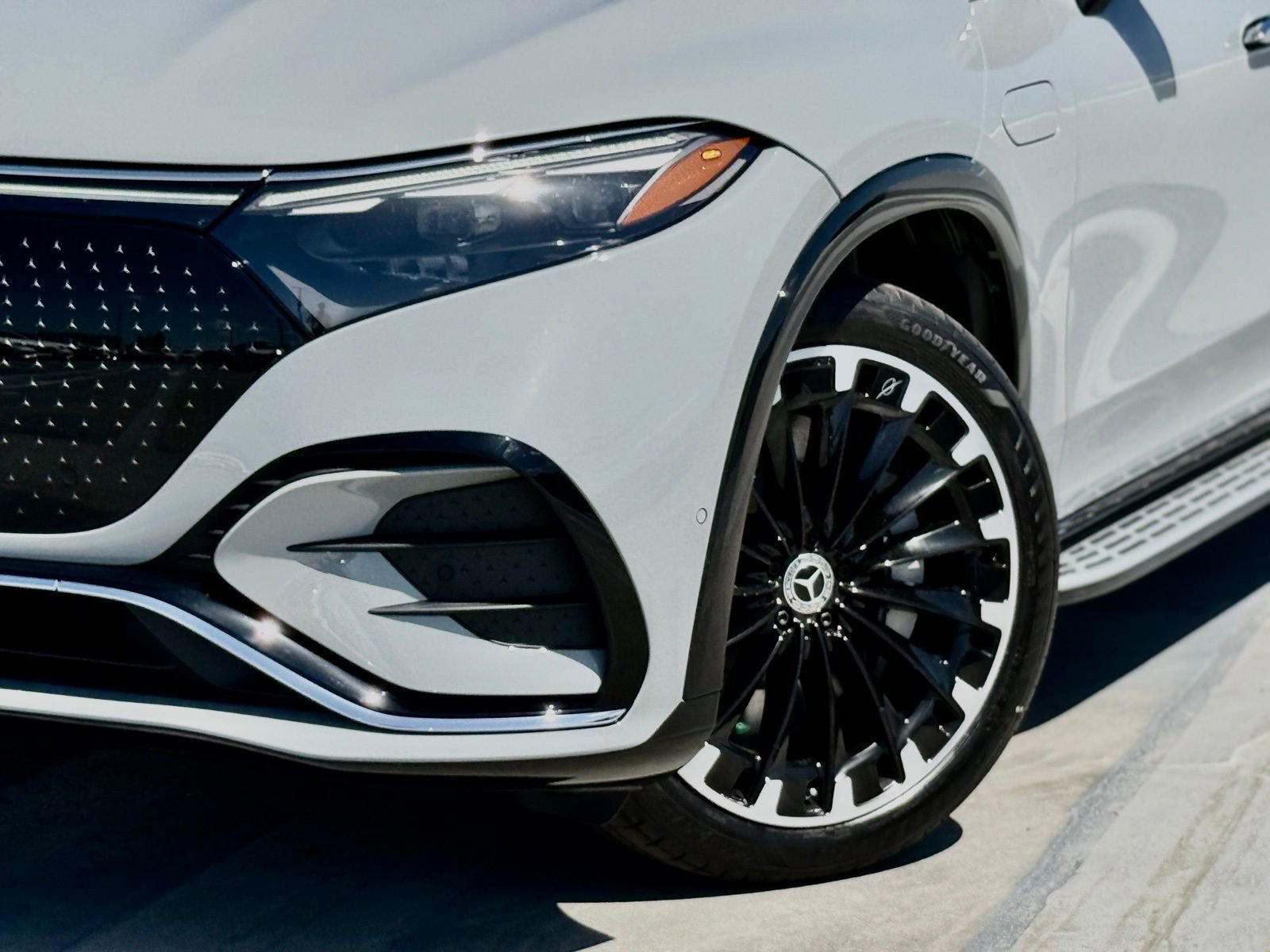 New 2026 Mercedes-Benz EQS 550 4MATIC SUV image 4