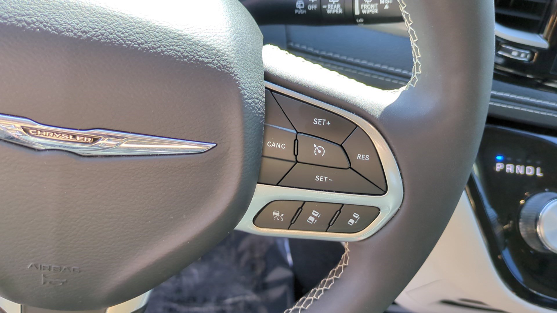 Used 2024 Chrysler Pacifica Limited FWD image 18