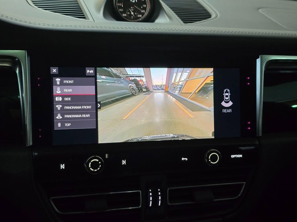 Used 2024 Porsche Macan image 12