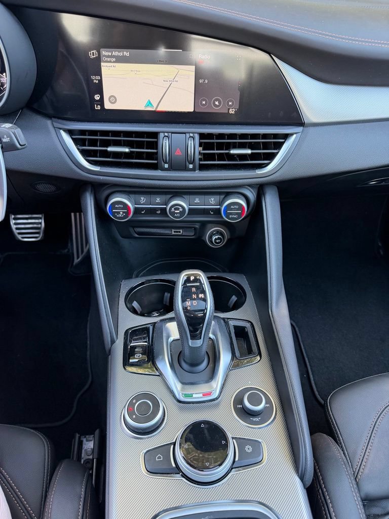 Used 2025 Alfa Romeo Giulia AWD w/ Driving Assist Package image 19