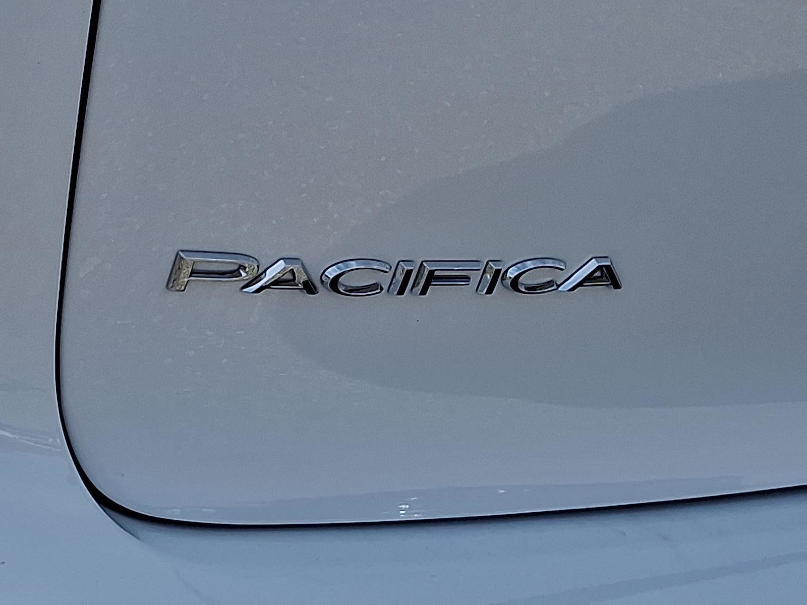 New 2026 Chrysler Pacifica Select image 9