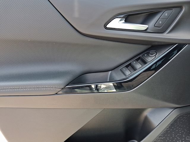 Used 2026 Chevrolet Equinox LT FWD image 12