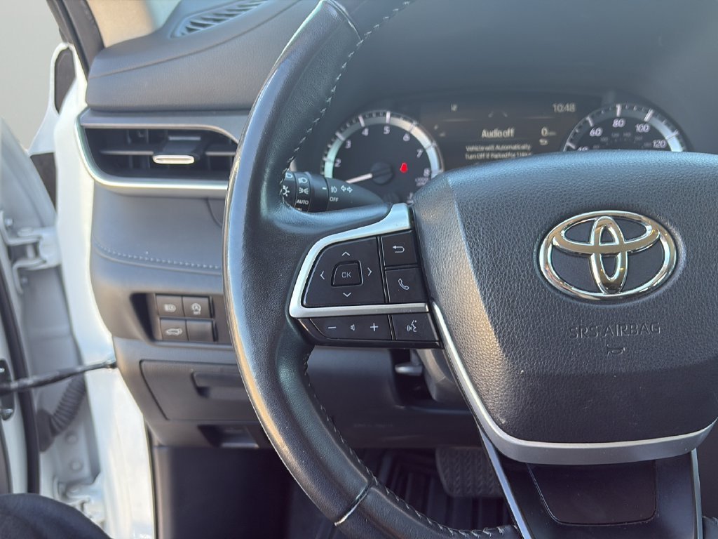 Used 2024 Toyota Highlander LE AWD/4WD image 18