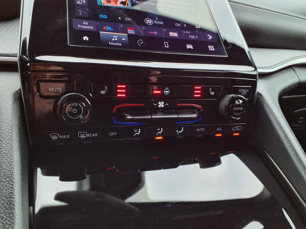 Used 2025 Jeep Grand Cherokee L Laredo w/ Luxury Tech Group I image 13