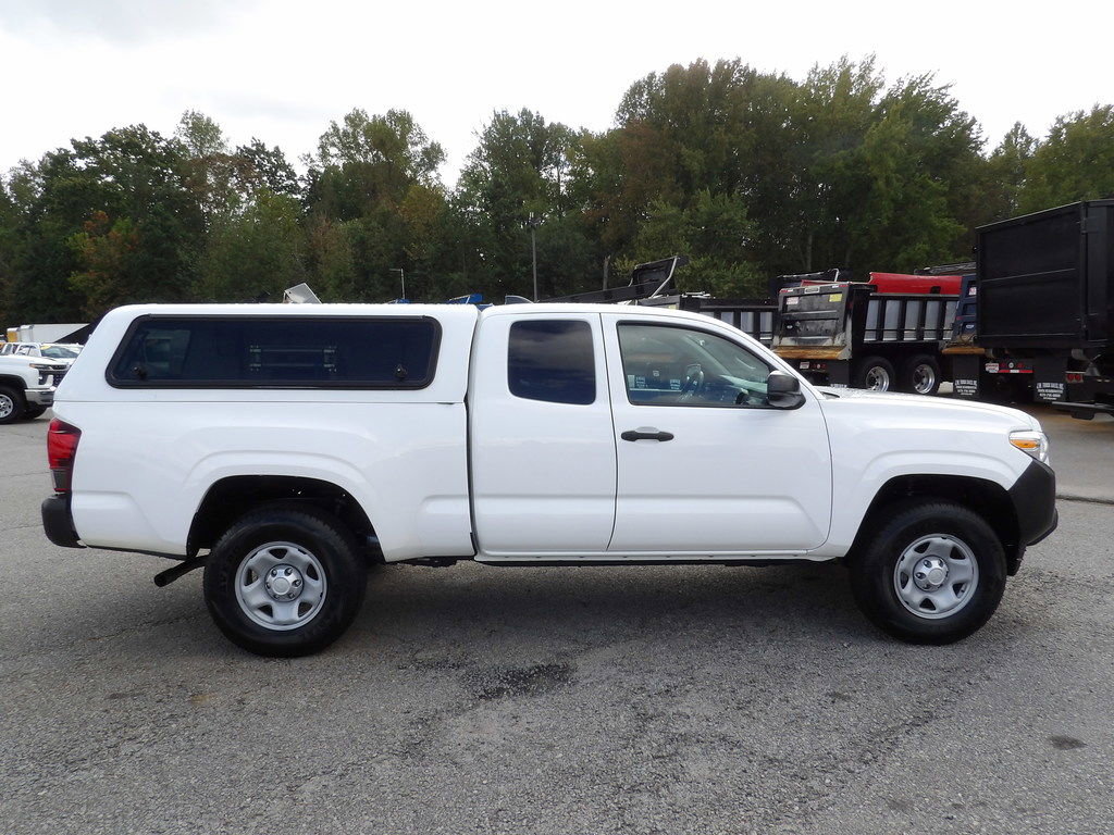 Used 2022 Toyota Tacoma SR image 9