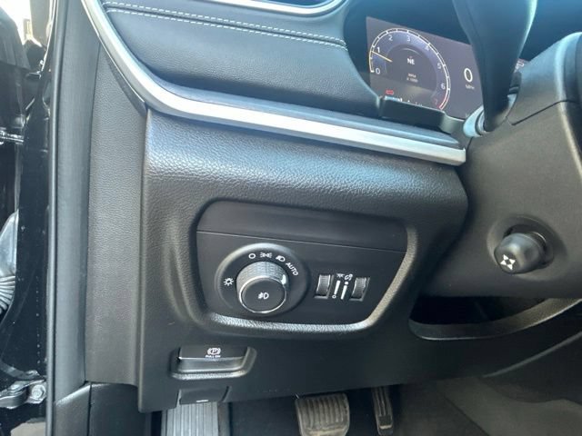 Used 2023 Jeep Grand Cherokee L Limited w/ Luxury Tech Group II AWD/4WD image 32