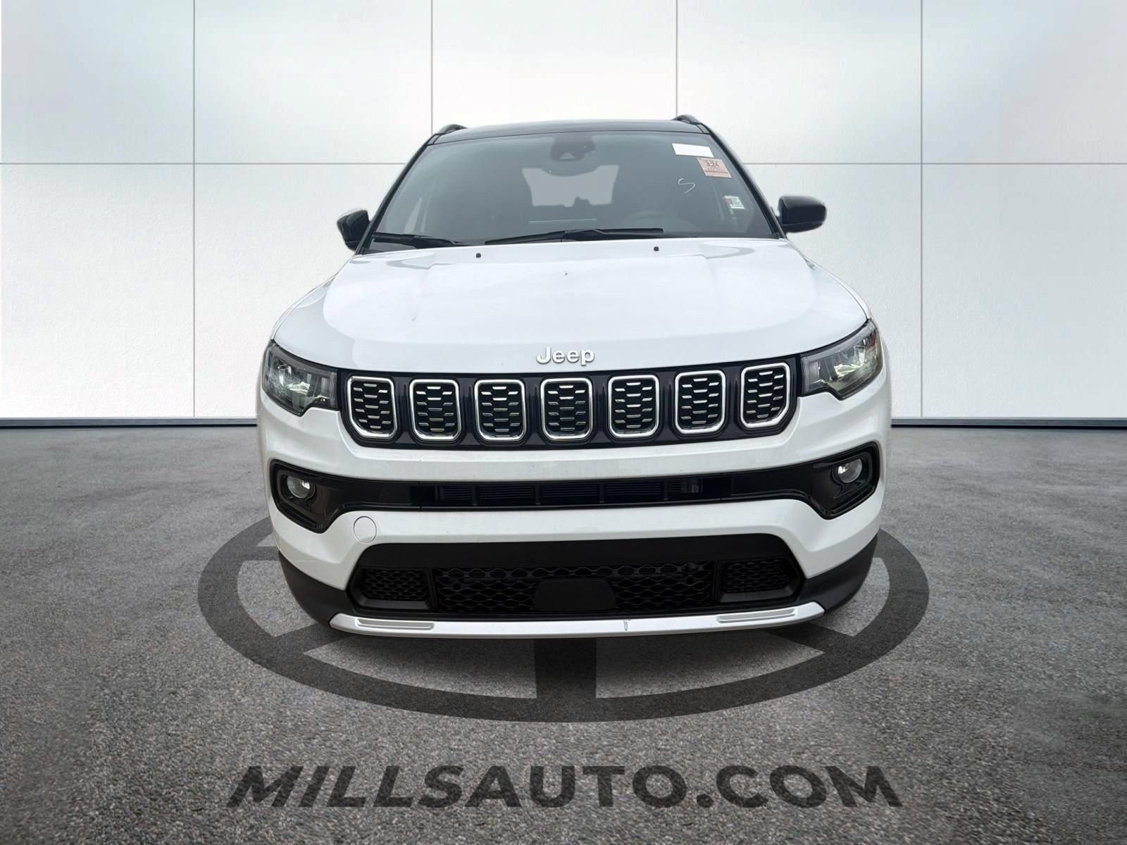 Used 2024 Jeep Compass Limited AWD/4WD image 2