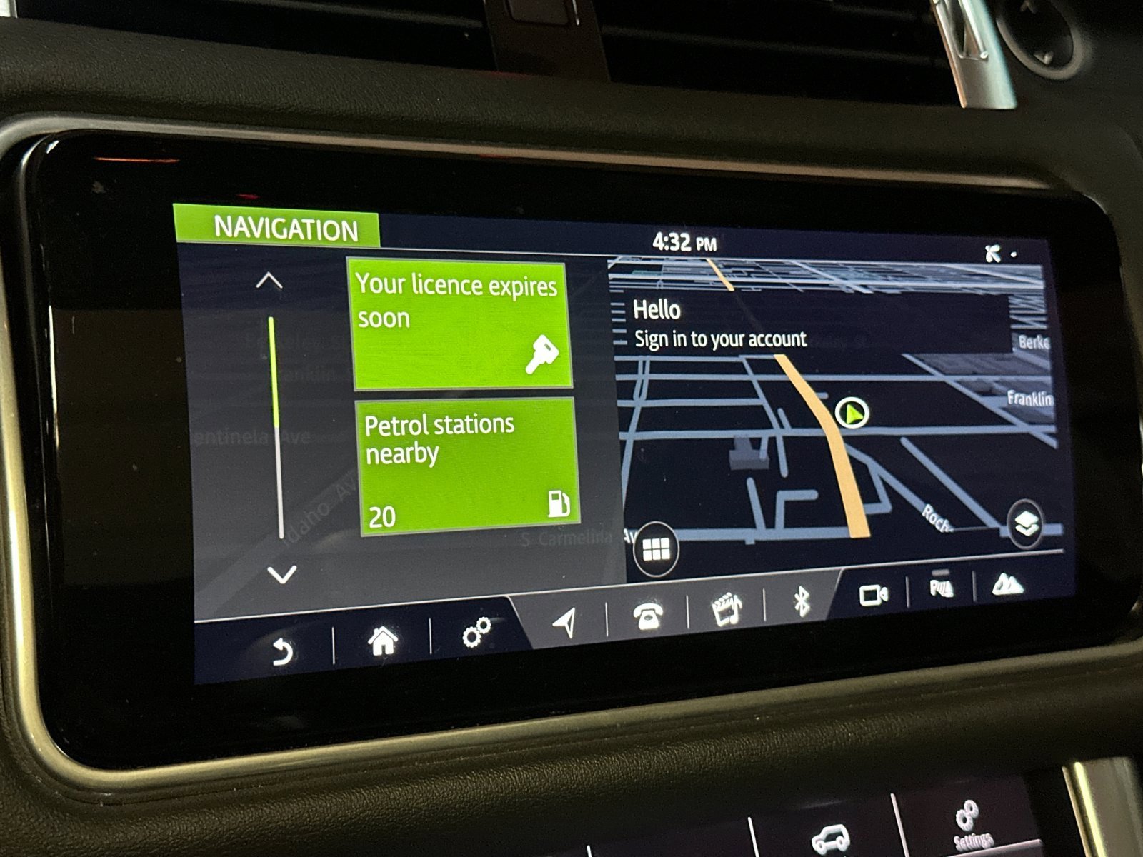 Used 2022 Land Rover Range Rover Sport SE image 18