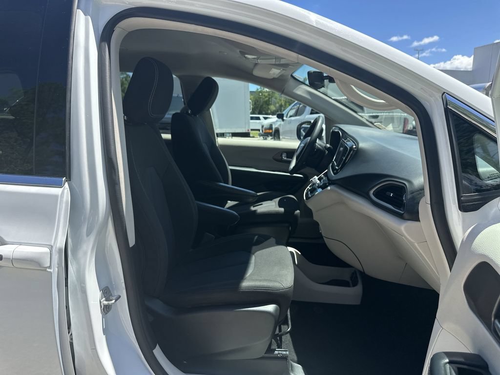Used 2023 Chrysler Voyager LX FWD image 26