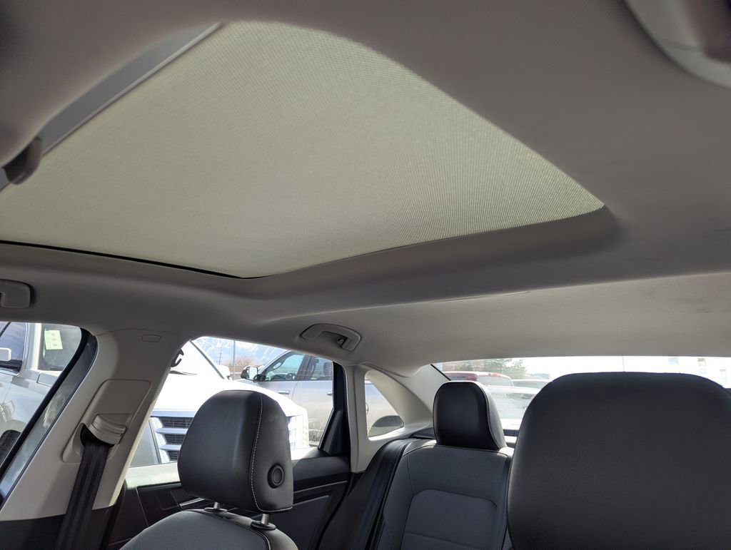 Used 2025 Volkswagen Jetta SE FWD image 28