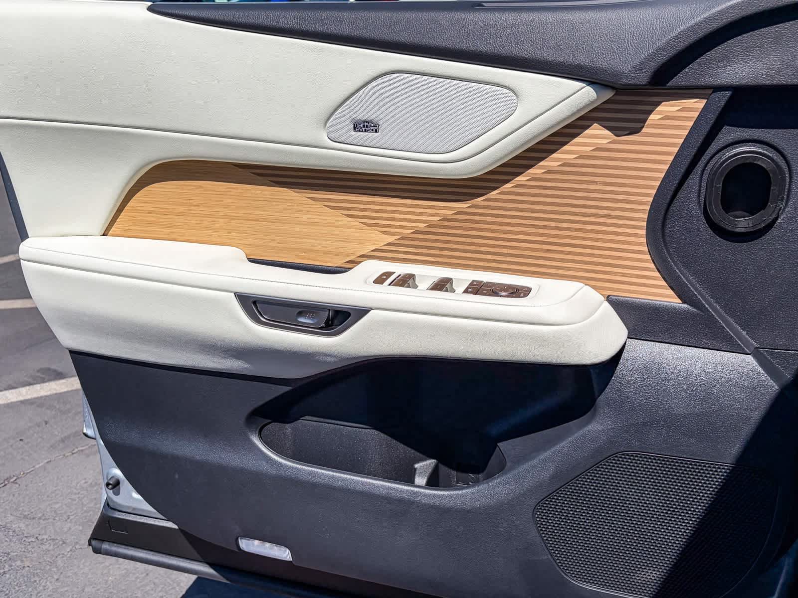 New 2026 Lexus ES 350e FWD image 21