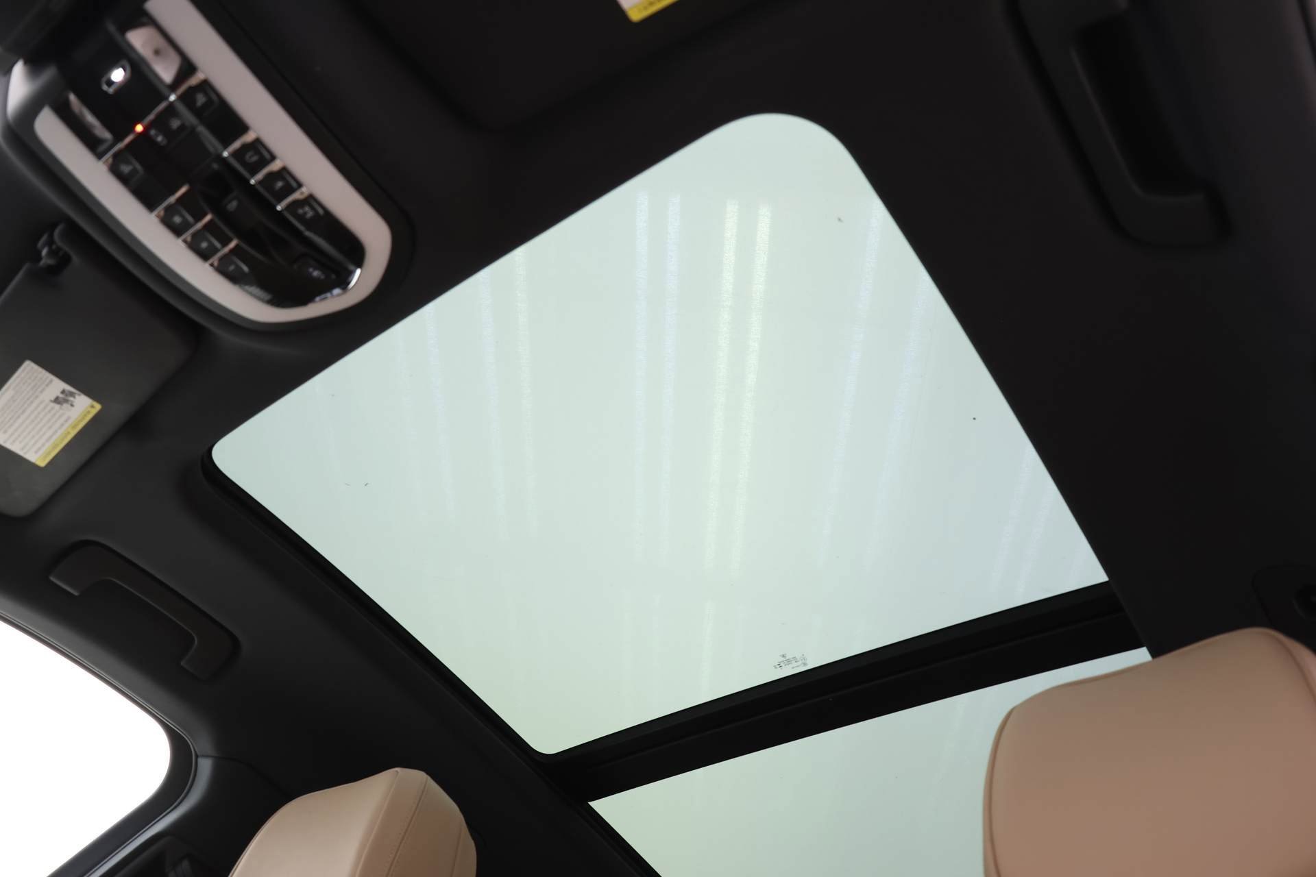 Used 2025 Porsche Macan image 22