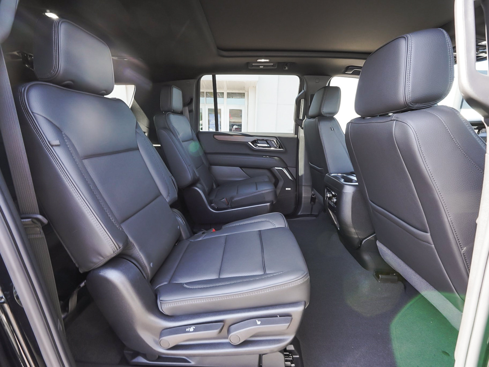 Used 2026 GMC Yukon XL Denali w/ Sun & Power Step Package AWD/4WD image 39