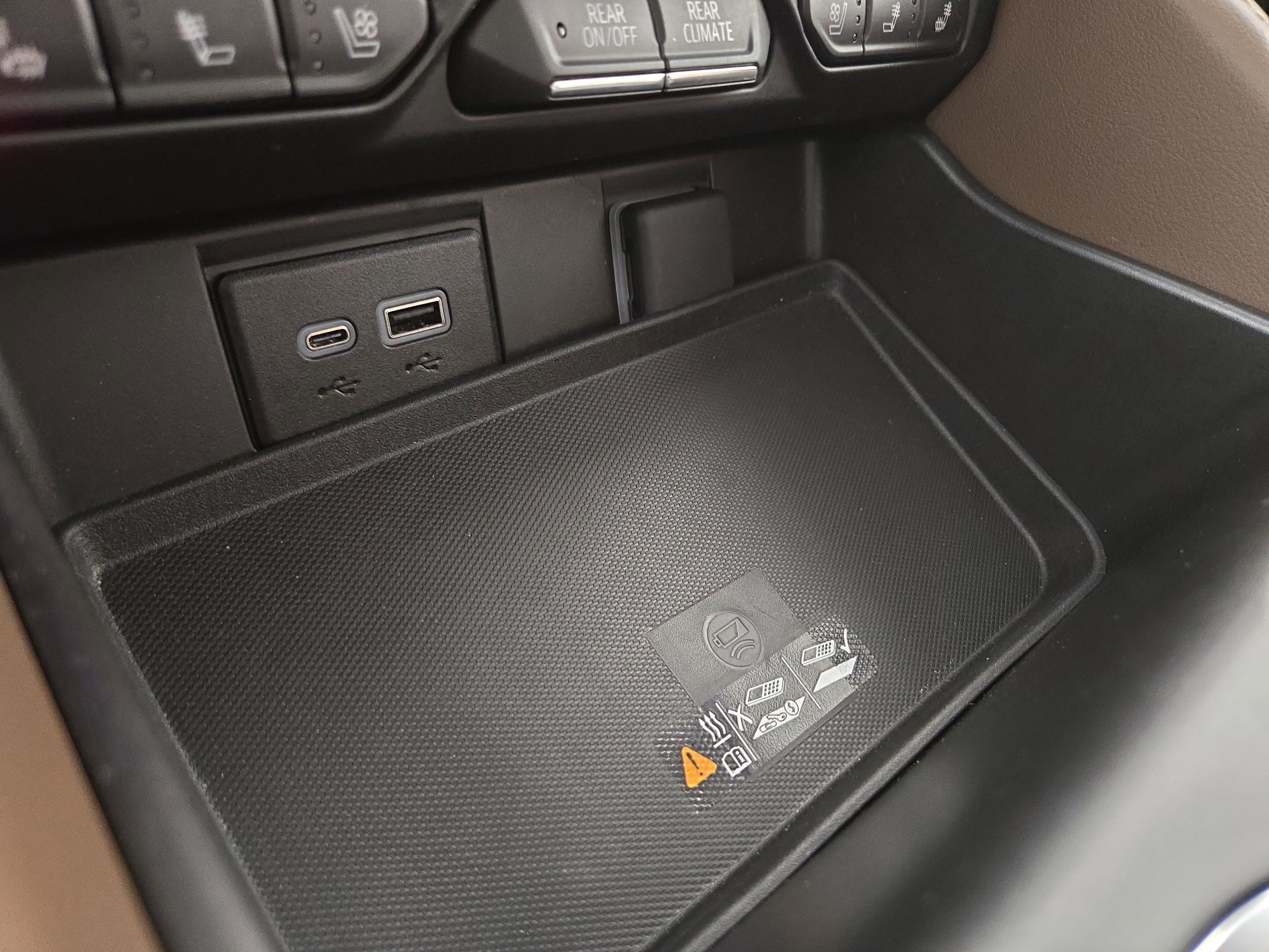 Certified 2023 Chevrolet Suburban High Country image 29