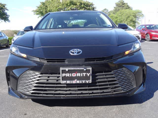 Used 2025 Toyota Camry LE FWD image 5