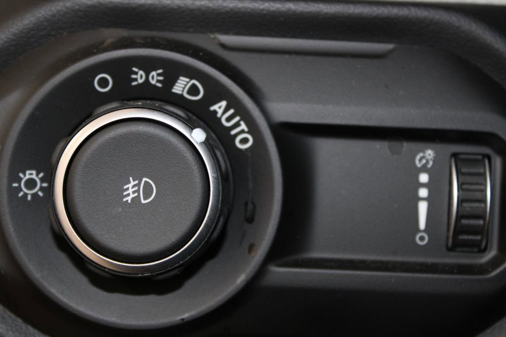 Used 2025 Jeep Wrangler Unlimited Sahara w/ Safety Group image 45