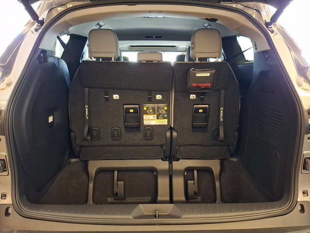 Used 2026 Toyota Sienna XLE image 28