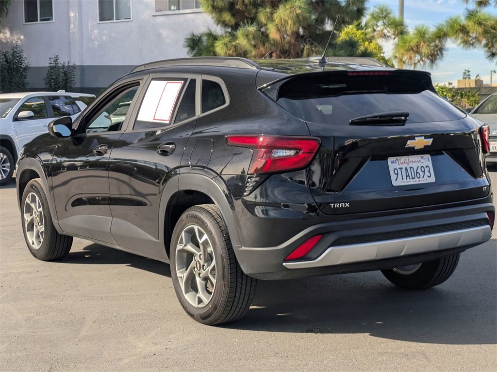 Used 2025 Chevrolet Trax LT w/ LT Convenience Package image 9