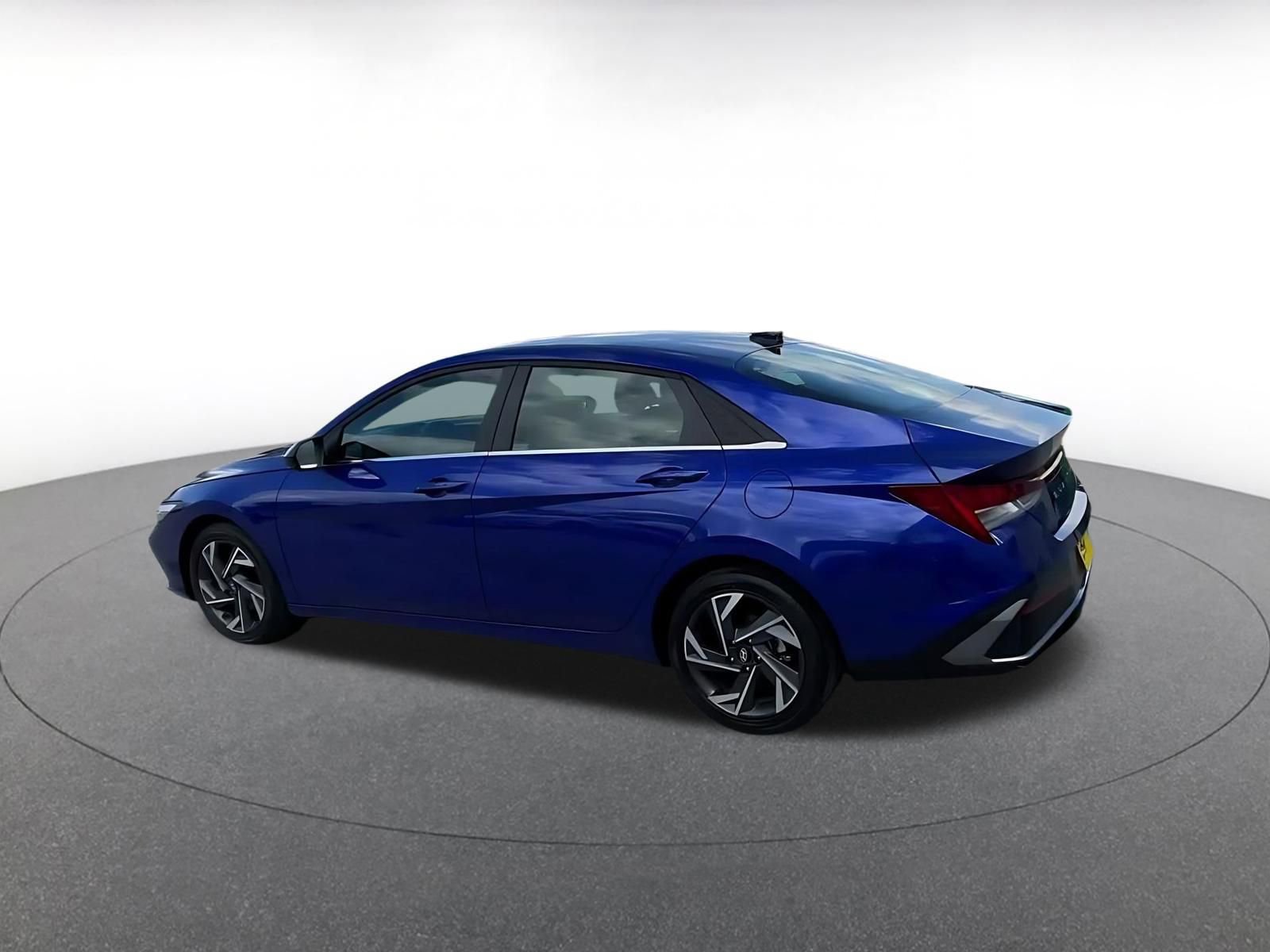 Used 2025 Hyundai Elantra SEL image 10