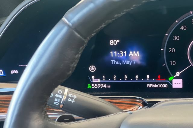 Used 2023 Cadillac Escalade Premium Luxury AWD/4WD image 34