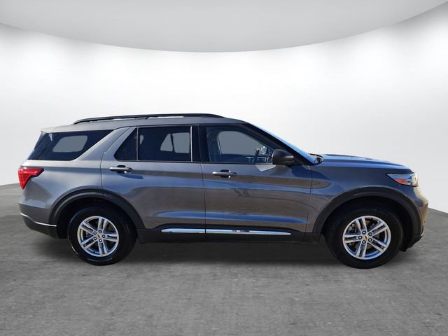 Certified 2022 Ford Explorer XLT image 3