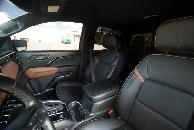 Used 2024 GMC Canyon AT4 w/ AT4 Premium Package AWD/4WD image 24