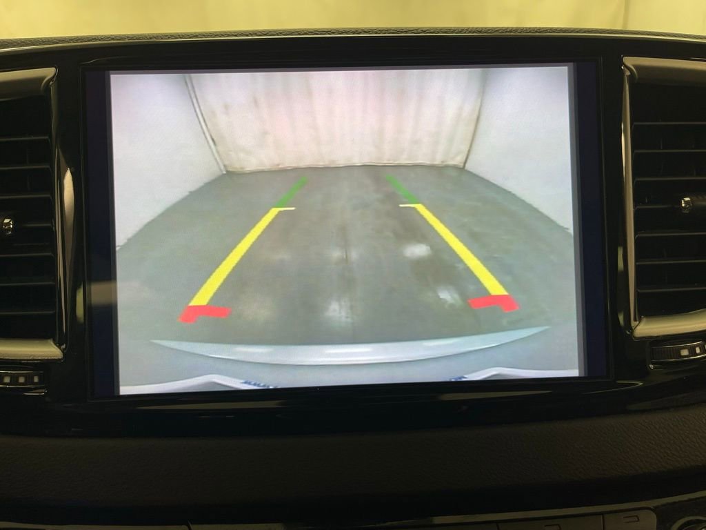 Used 2024 Chrysler Pacifica Touring-L image 26