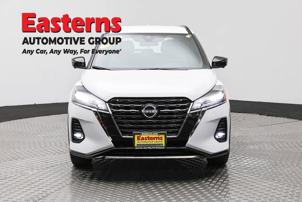 Used 2023 Nissan Kicks SR w/ SR Premium Package image 2