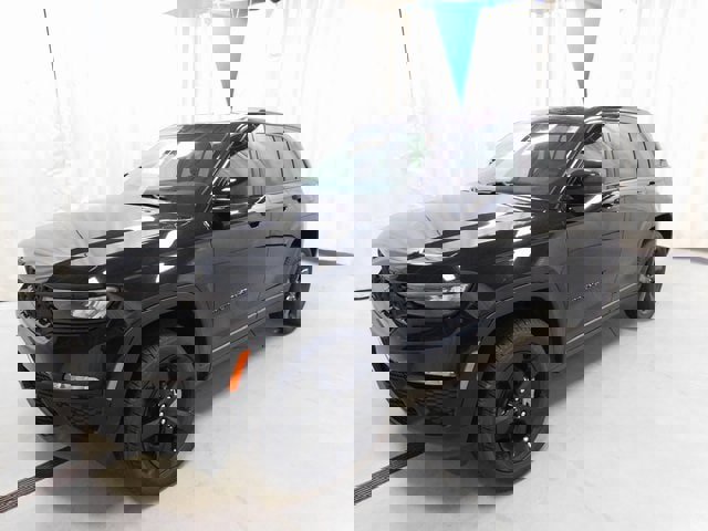 New 2025 Jeep Grand Cherokee Limited w/ Black Appearance Package image 16