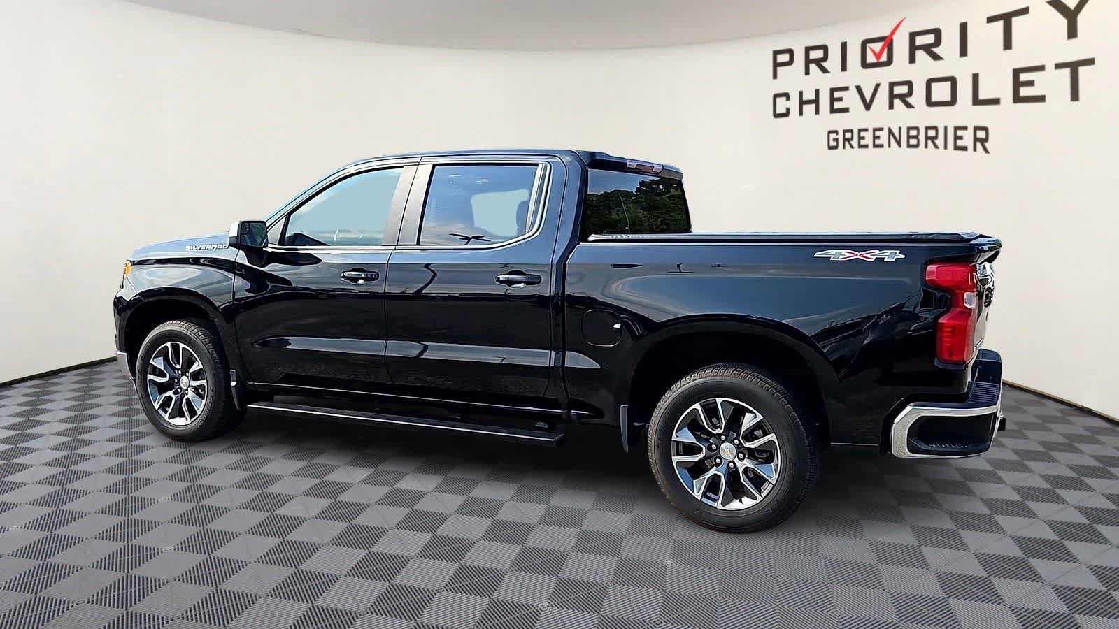 Used 2024 Chevrolet Silverado 1500 LT AWD/4WD image 6