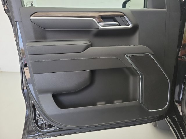 Used 2025 Chevrolet Silverado 1500 LT RWD image 18