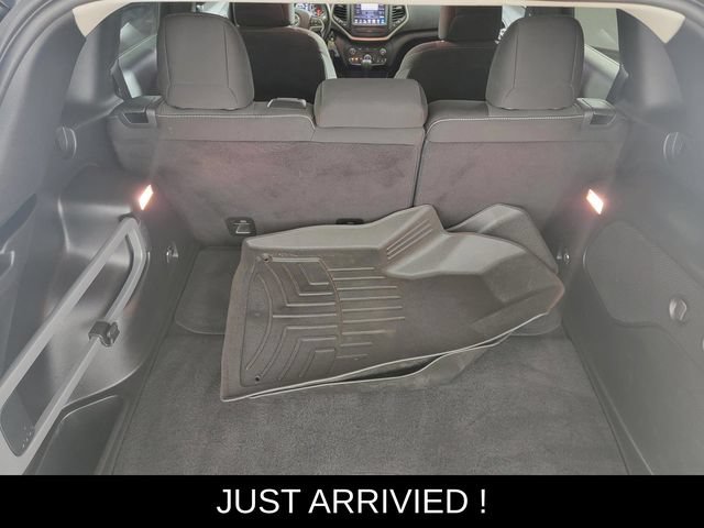 Used 2016 Jeep Cherokee Latitude AWD/4WD image 16