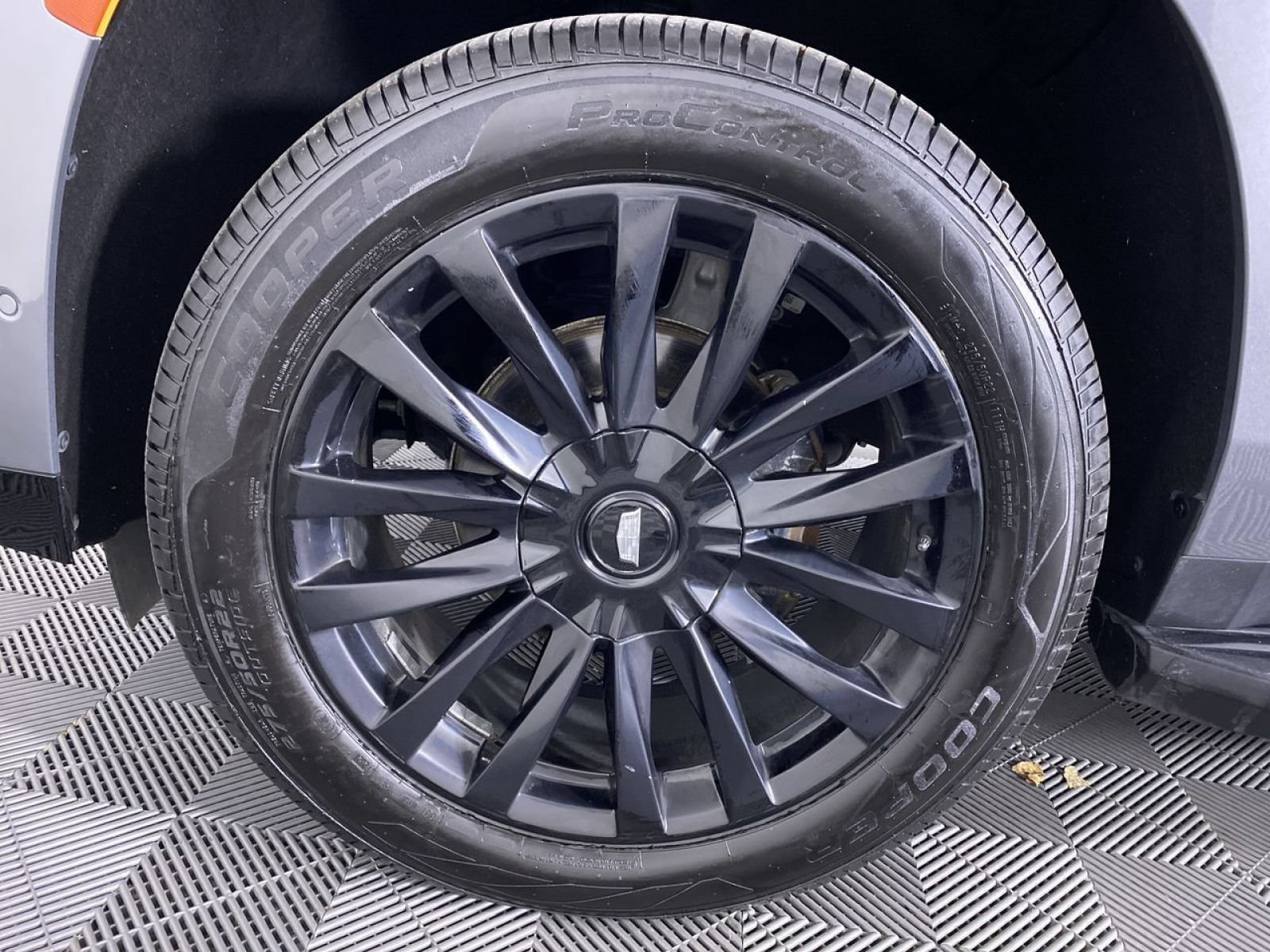Certified 2021 Cadillac Escalade Premium Luxury AWD/4WD image 17