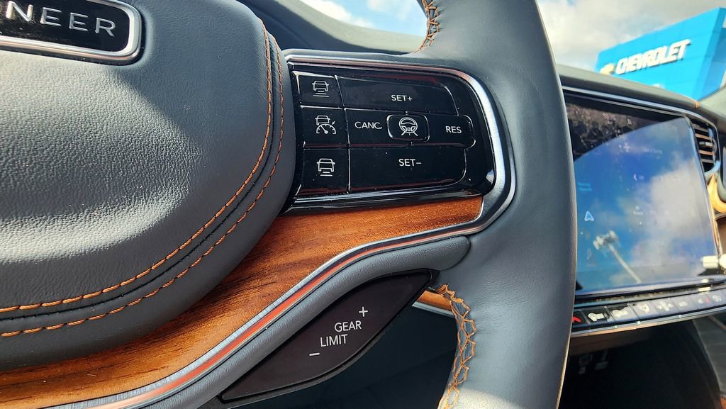 Used 2024 Jeep Grand Wagoneer L Series III w/ Rear Seat Video Group 1 AWD/4WD image 30