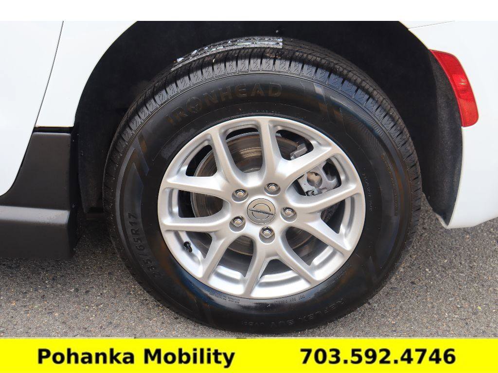 Used 2024 Chrysler Pacifica Touring-L image 32