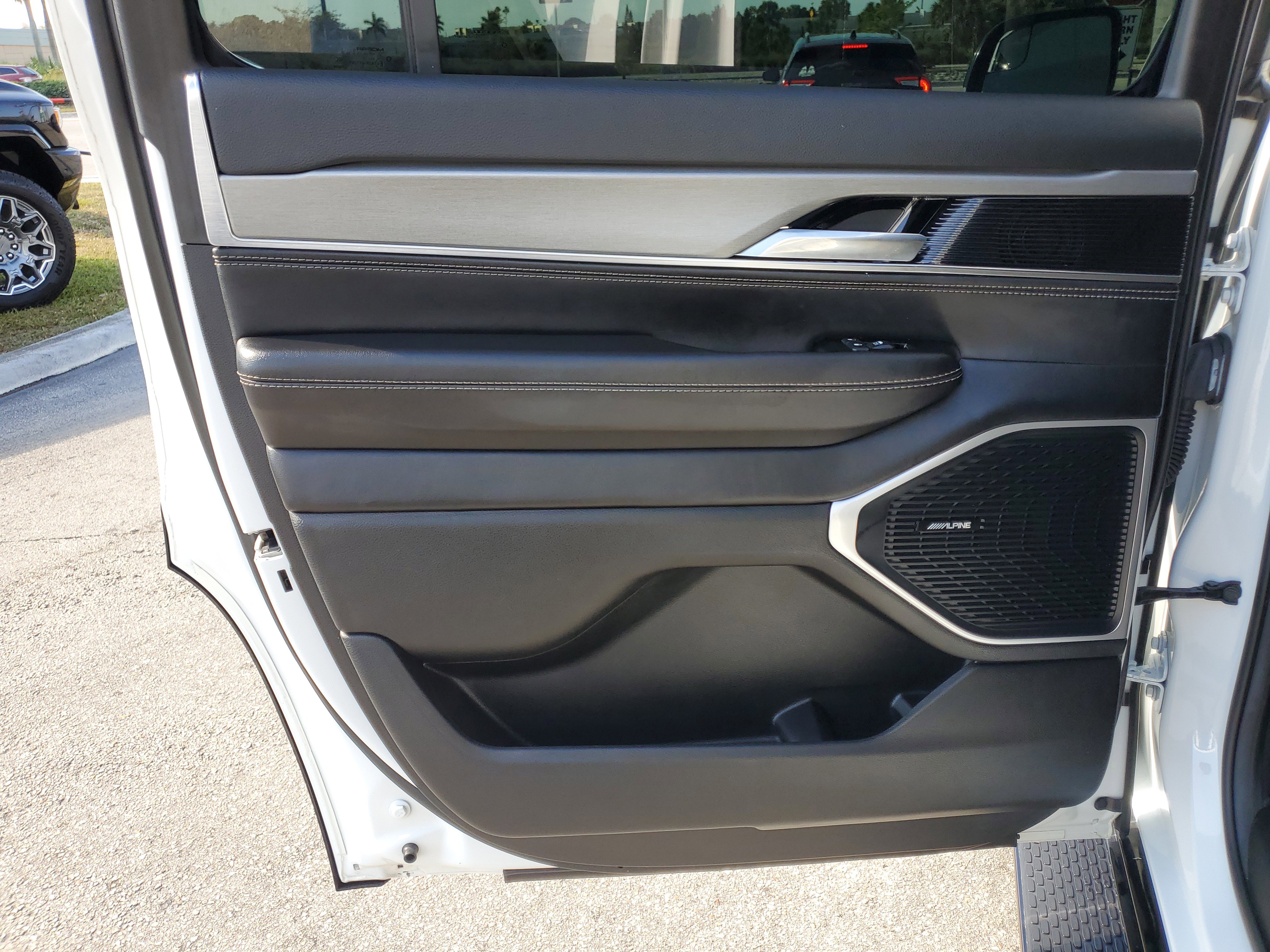 Used 2023 Jeep Wagoneer Series II image 36