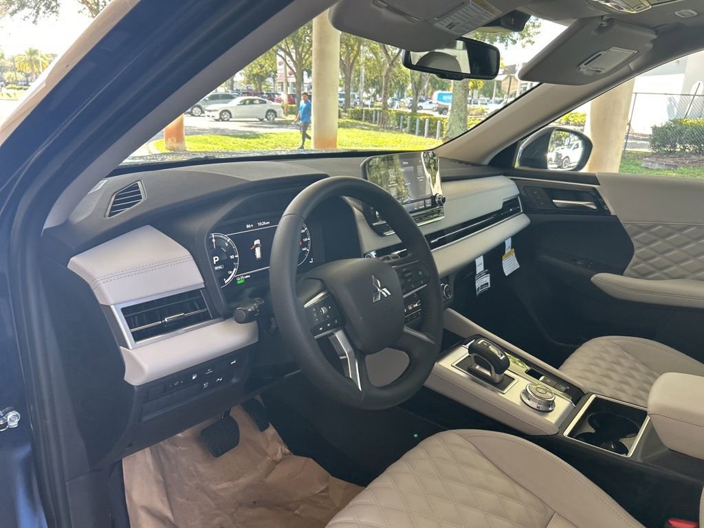New 2025 Mitsubishi Outlander SEL image 6